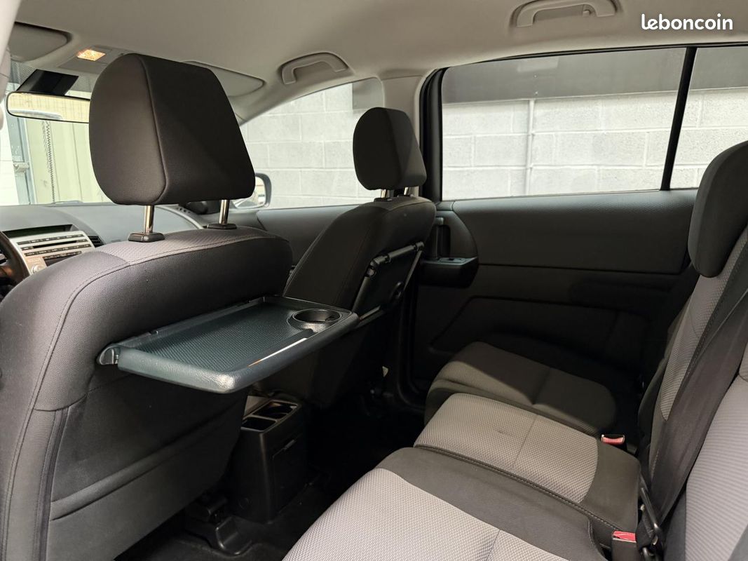 MAZDA MAZDA 5 2.0 MZR-CD 110 7PL Elégance (image 13)