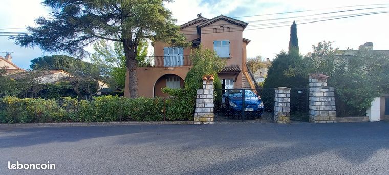 Villa R+1 130 m2 sur Terrain arboré de 605 m2, grand garage