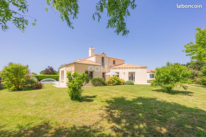 Propriété 8 pièces 237 m²