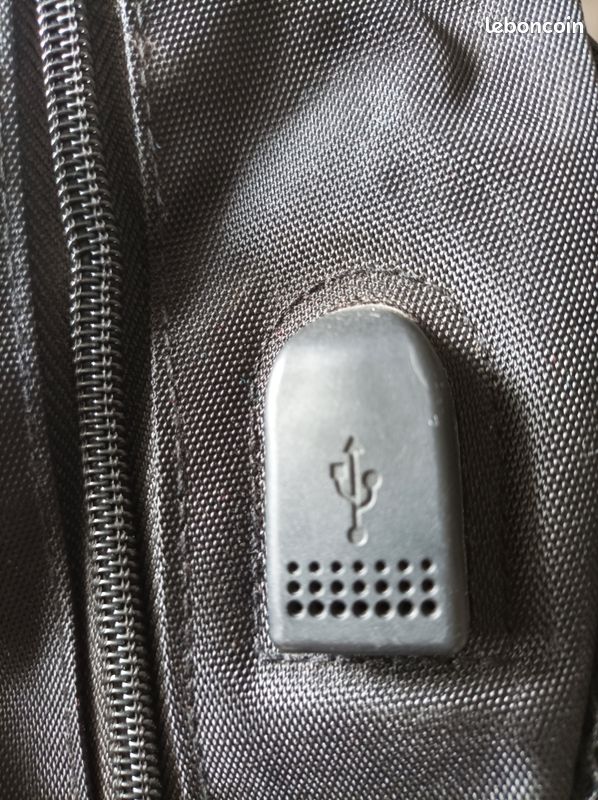 Grand sac avec port usb (image 3)