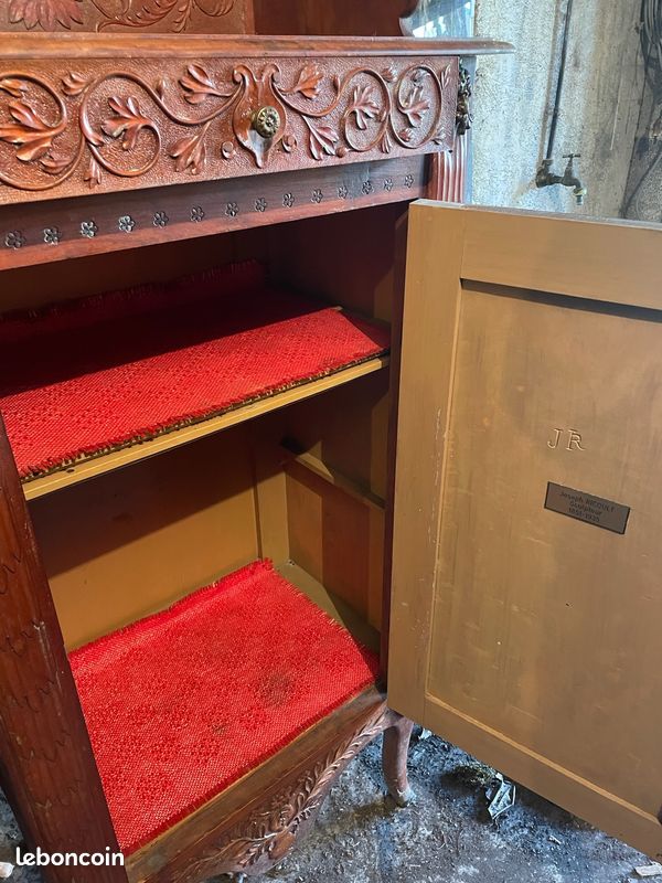 Beau meuble d'appui petit buffet très richement et finement sculpté signé et estampillé (image 13)