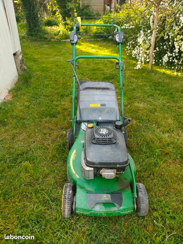 Tondeuse thermique JOHN DEERE (image 1)