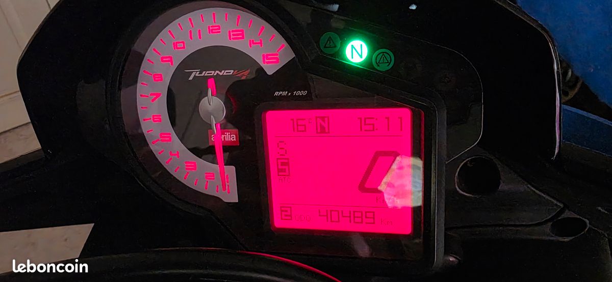 Aprilia tuono 1000 v4 APRC 2014 (image 3)