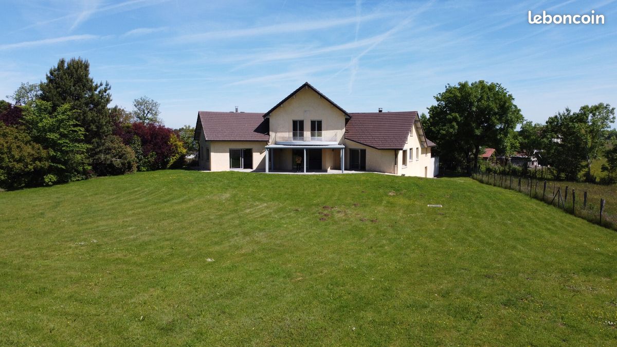Maison 7 pièces 249 m² · à Étalans · 249 m² · 695 000 €