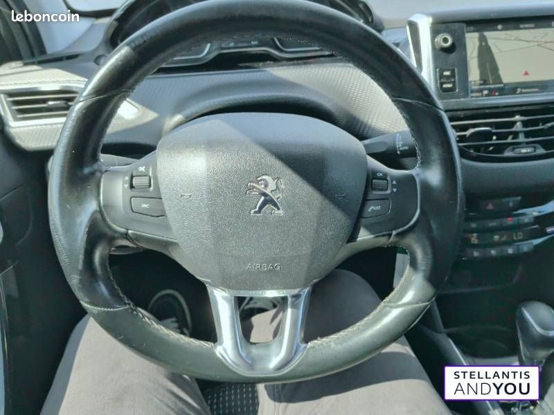 Peugeot 208 PureTech 110ch S&S EAT6 Allure (image 13)