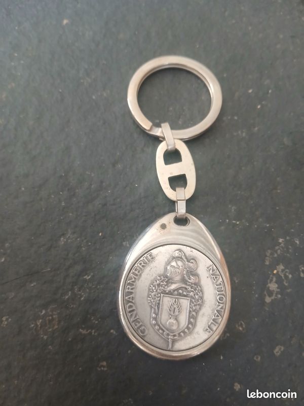 A L’unité ou lot 5 porte-clés de la Gendarmerie Nationale (image 2)
