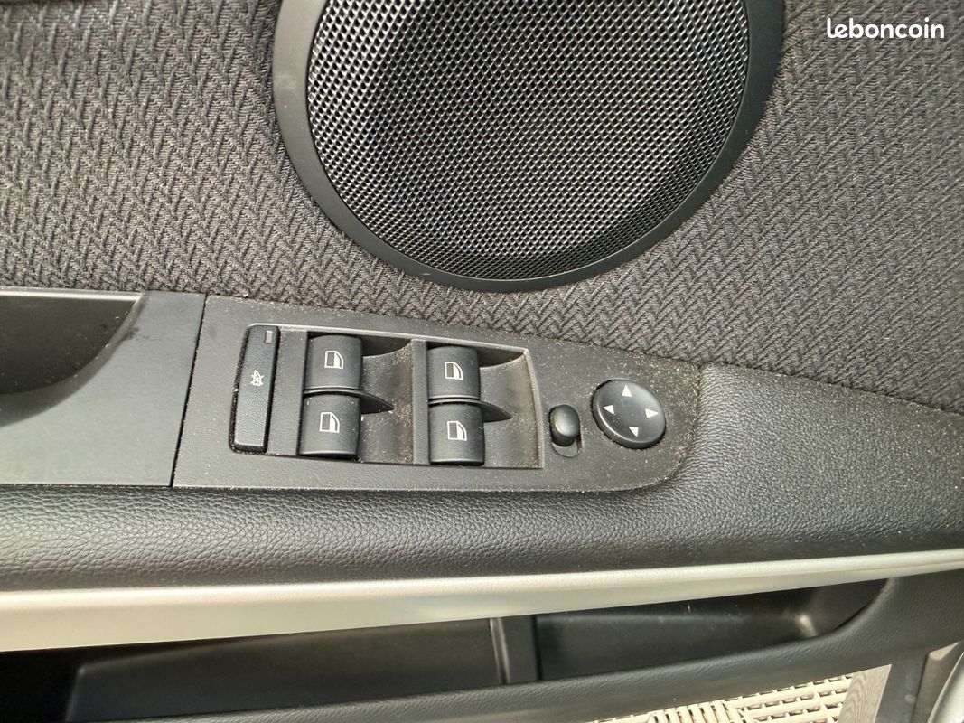 BMW SERIE 3 E90 LCI 318d 143 ch Confort A (image 30)