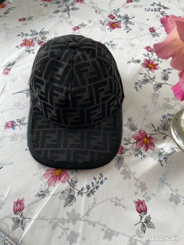 Caquette FENDI Roma authentique Vêtements