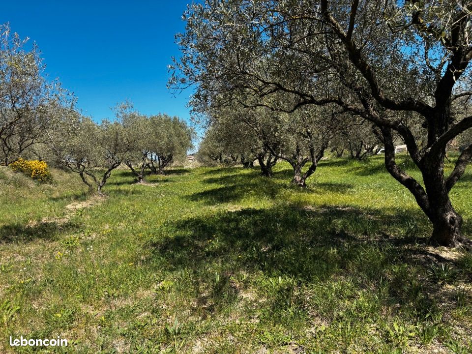 Terrain 2 500 m² Vagnas · 110 000 €