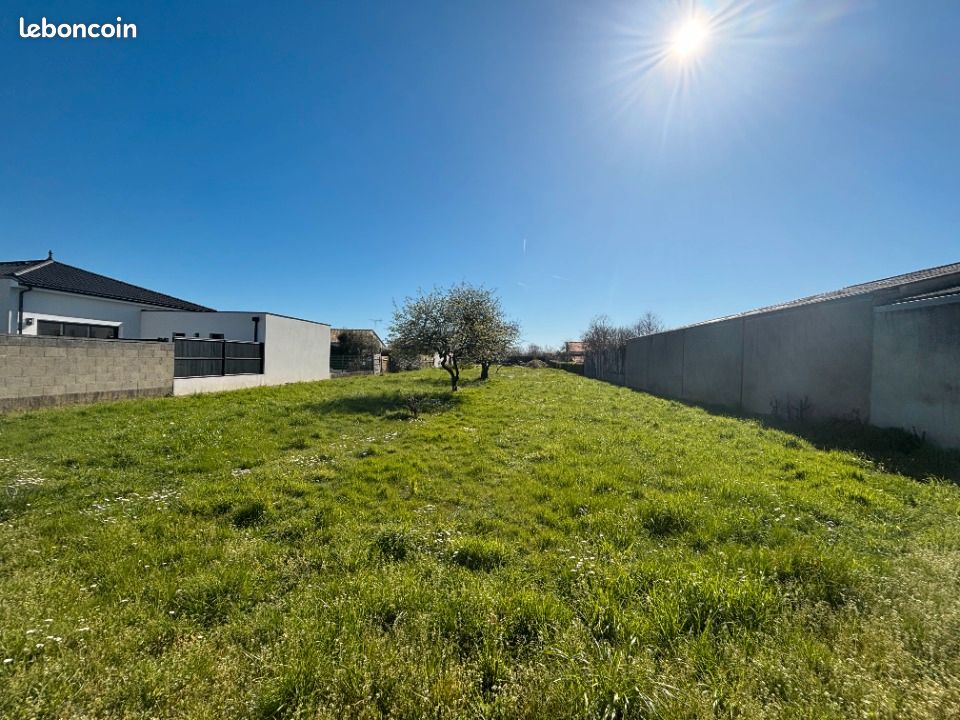 Terrain 670 m² · à Saint-Hilaire-de-Chaléons · 82 000 €