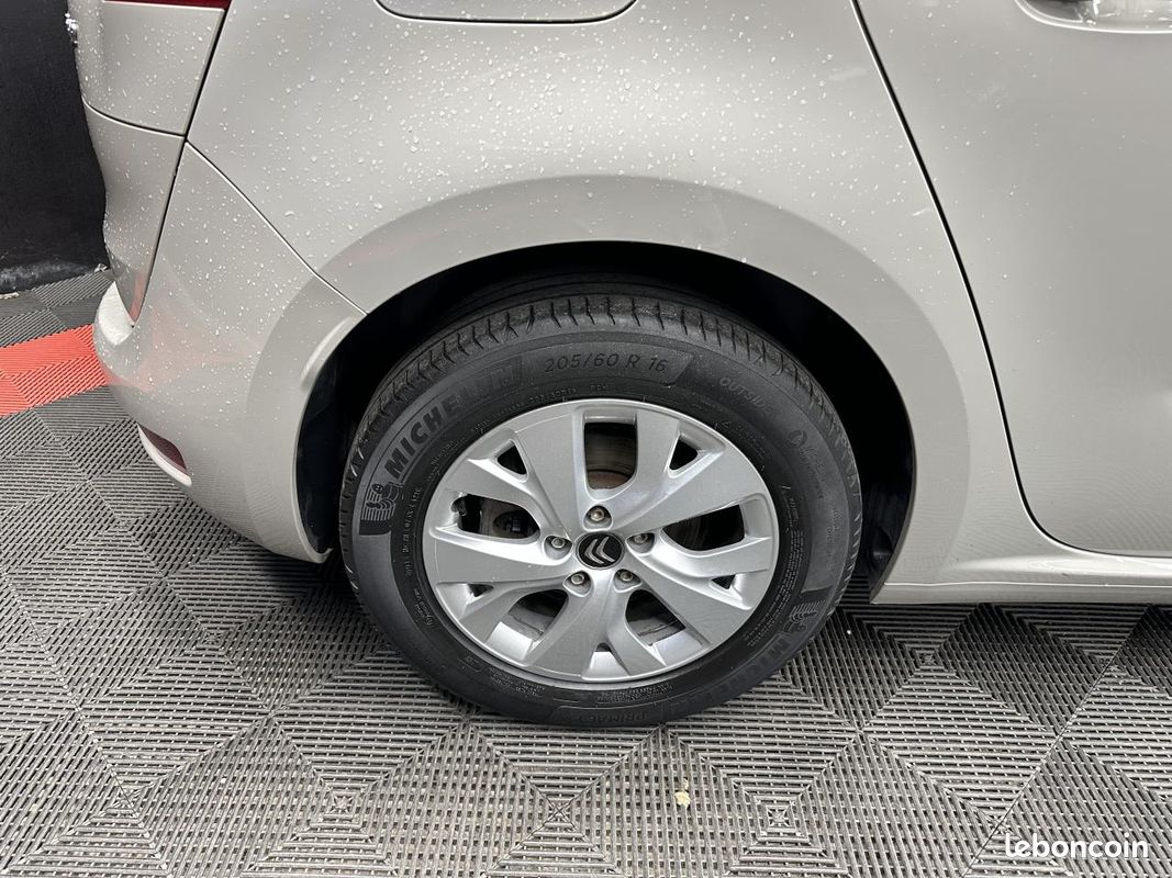 Citroen c4 picasso ii 1.2 thp 110 ch / camera de recul (image 23)