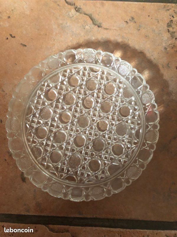 Assiette en verre (image 1)