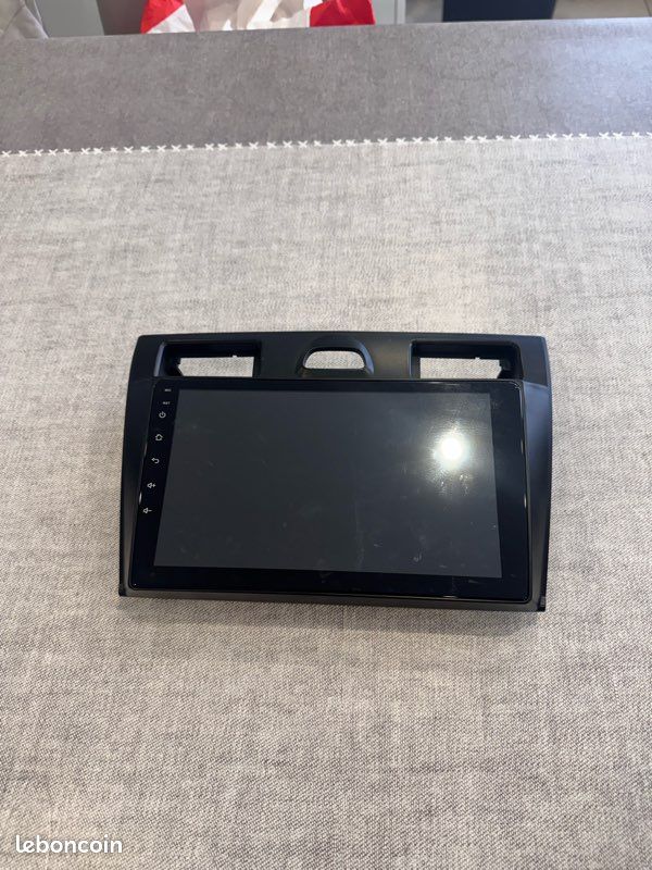 CarPlay 2G+64G pour Ford Fiesta MK5 phase 2 (image 1)
