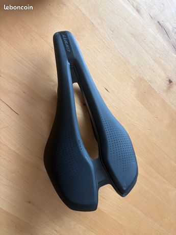 Selle GIANT Réf. 413 – PVC Blanc, Occasion (Bundle Personnalisé)