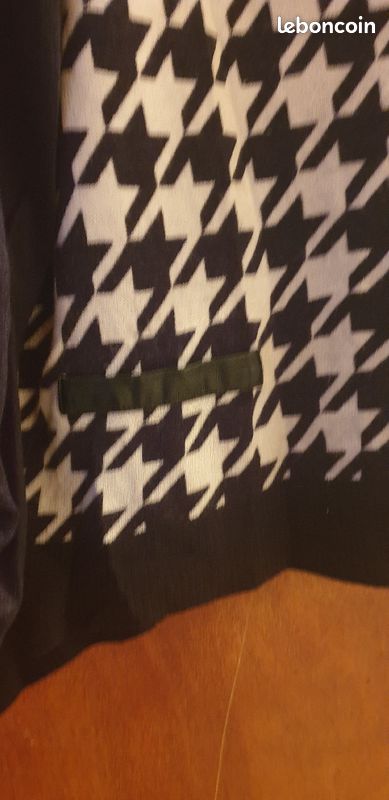 Pull laine noir et motifs géométriques blanc cassé (image 3)