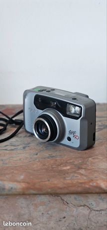 The Rollei Giro 28 Zoom, a 35mm compact camera with full auto shutter
