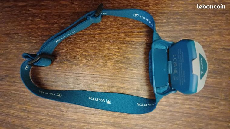 VARTA Outdoor Sports Flashlight 3AAA (17627) au meilleur prix sur