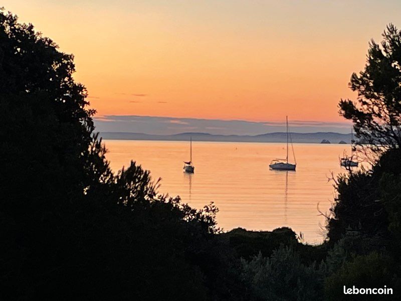 Location Appartement : T3 vue mer les pieds dans l’eau + piscine chauffée + Clim + accès privé plage (image 1)
