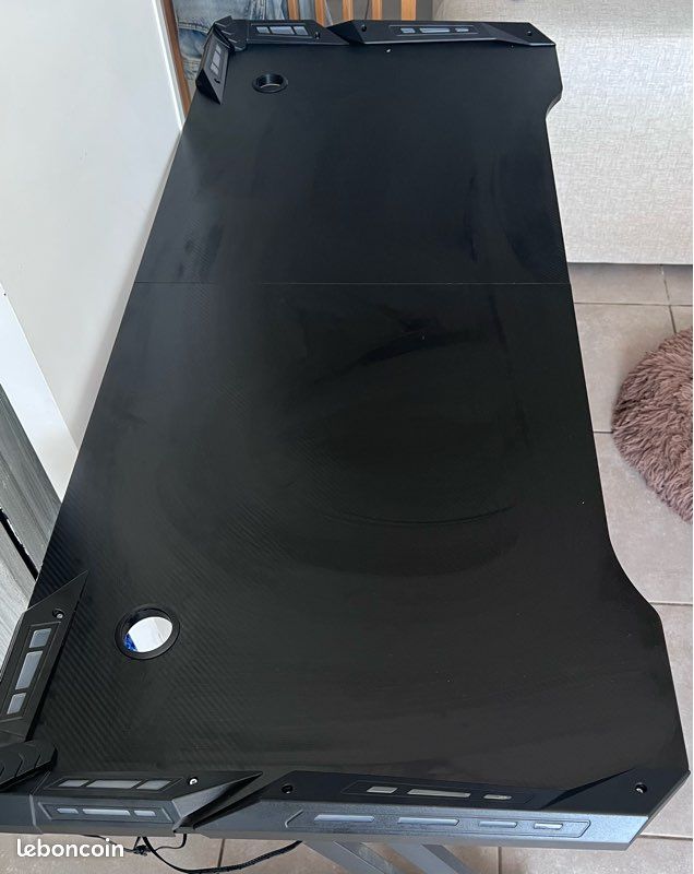 Bureau gaming (image 4)