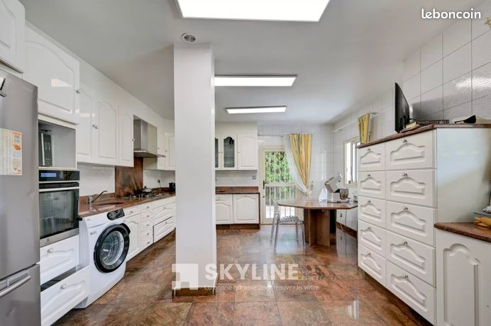 Villa 9 pièces 285 m² — 7