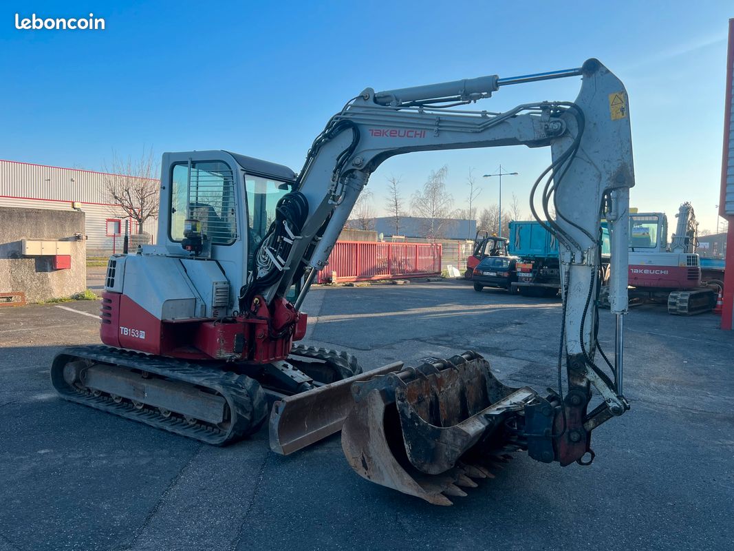 Pelle sur pneus Takeuchi TB295W neuve