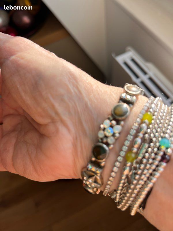 Petit bracelet métal argenté émail et strass (image 1)