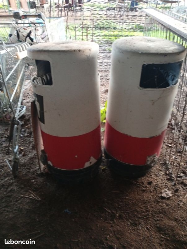 Poubelles métalliques (image 1)