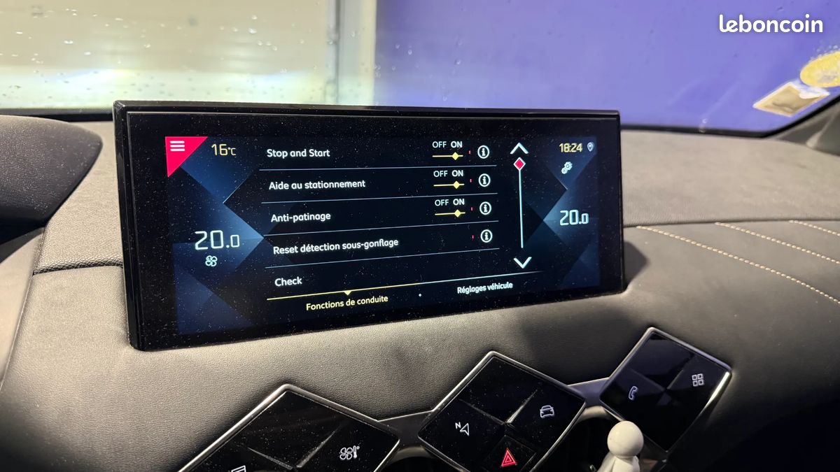 DS DS 3 Crossback BlueHDi 130ch Rivoli Automatique - Apple CarPlay - Caméras 360 - Feux LED - Cuir - Chaîne arbre à cames OK - Suivi complet constructeur - Son Focal - Régulateur adaptatif (image 27)