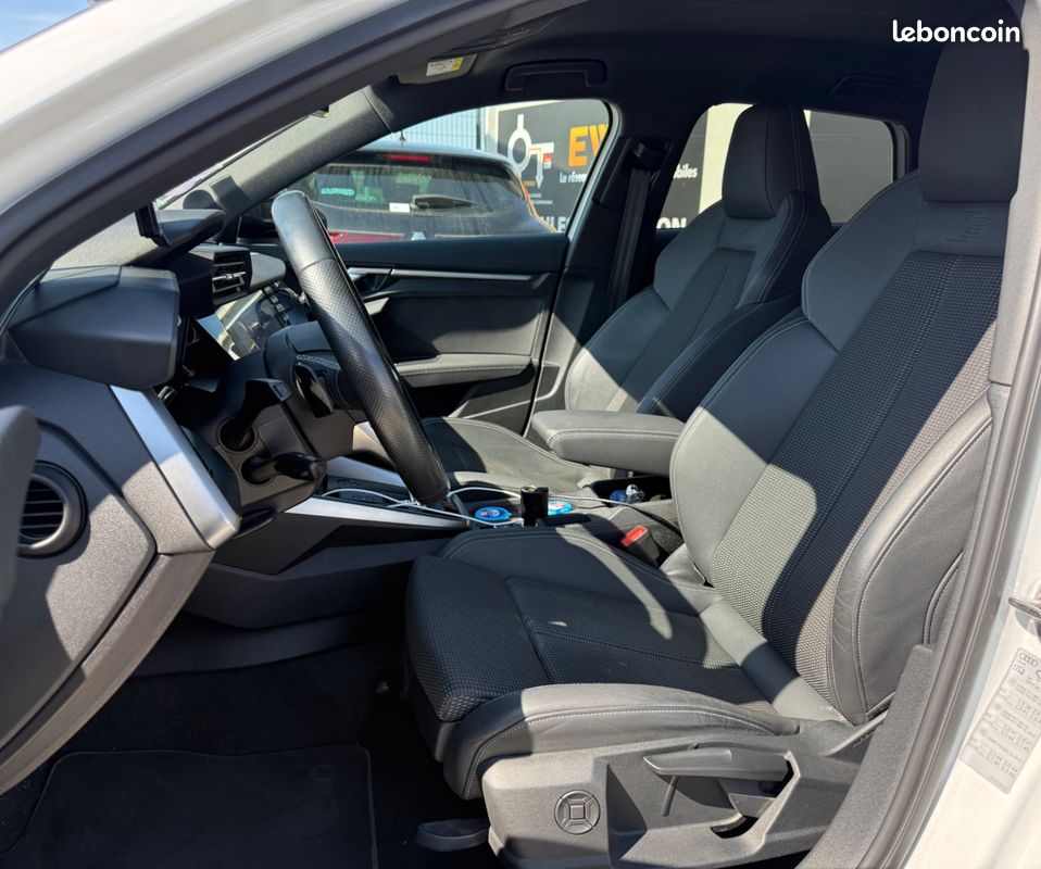 AUDI A3 SPORTBACK S-LINE COMPETITION 45 TFSI E 245 ch S TRONIC 6 / MATRIX LED ATTELAGE SIEGES CHAUFFANTS (image 19)