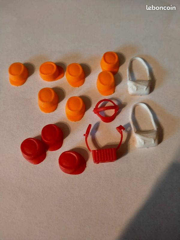 Lot de casques et sacoches majokit (envoi 1,90 euro ) (image 1)