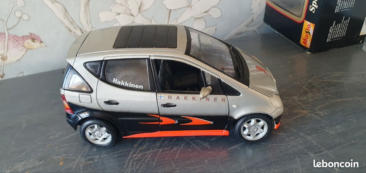 Mercedes-Benz Classe A HAKKINEN 1/18 – Maisto, Miniature Boîte D'origine, Occasion