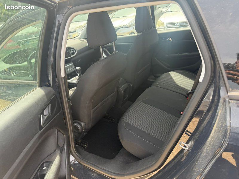 PEUGEOT 308 SW Phase II 1.5 BlueHDi 130 cv (image 4)