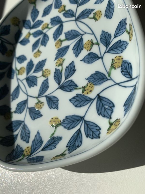 Lot de 5 assiettes japonaises rectangulaires en porcelaine à motif végétal de fraises de bois (image 6)