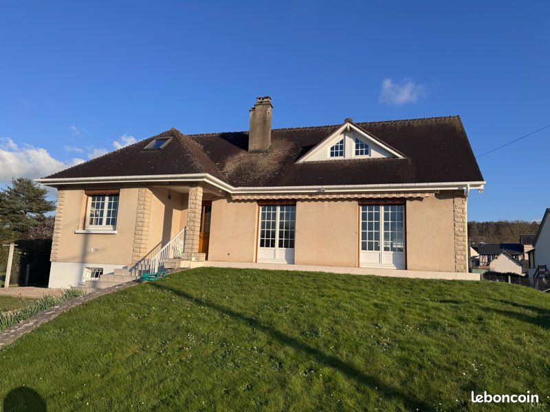 Maison 6 pièces 214 m² · à Beaumont-le-Roger · 214 m² · 240 000 €