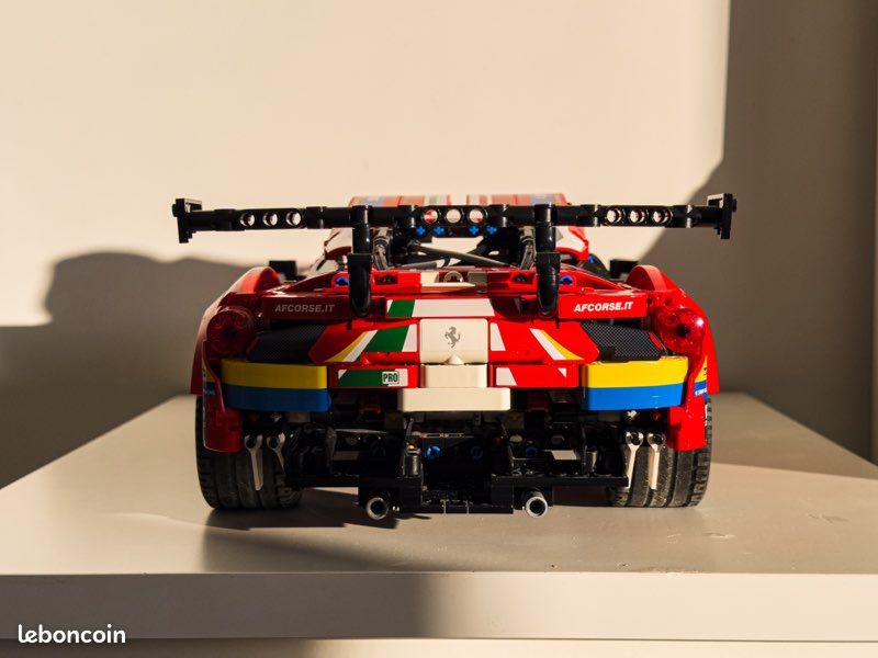 LEGO Technic 42125 - Ferrari 488 GTE AF CORSE (image 6)