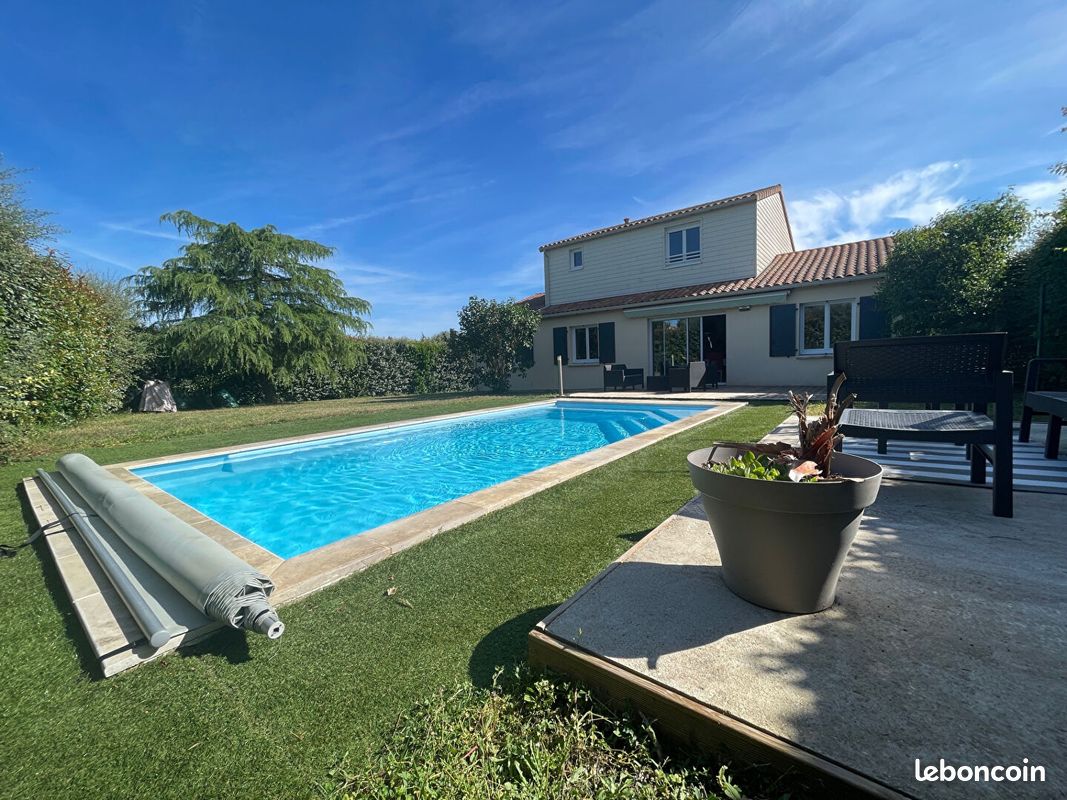 Maison 6 pièces 168 m² · à Roches-Prémarie-Andillé · 168 m² · 319 000 €