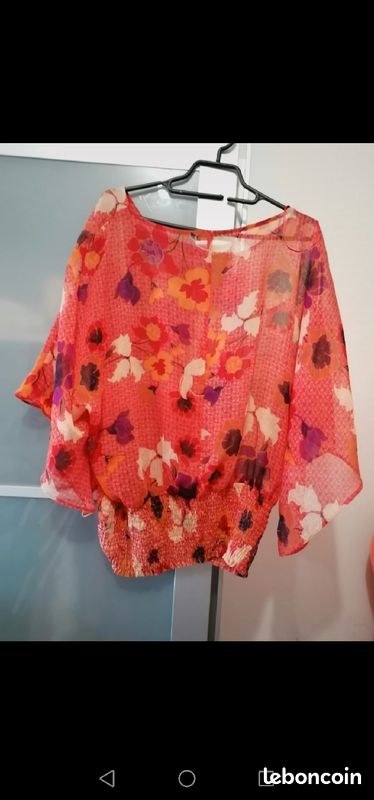 Blouse à fleur chic (image 2)