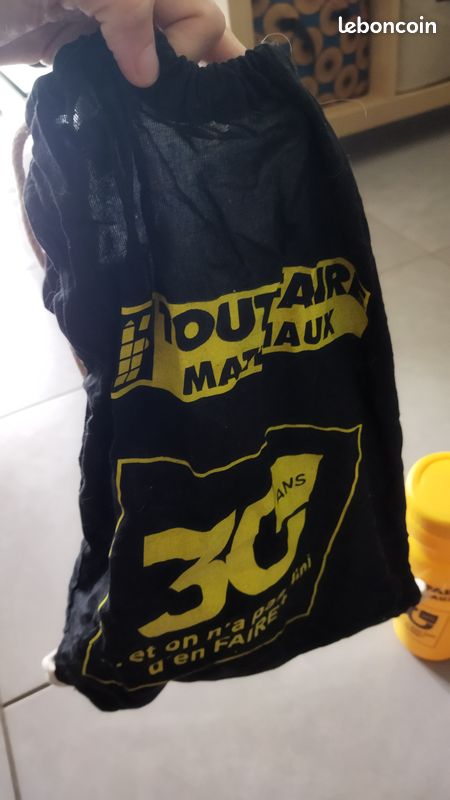 Pochon + gourde jaune + goodies (image 4)