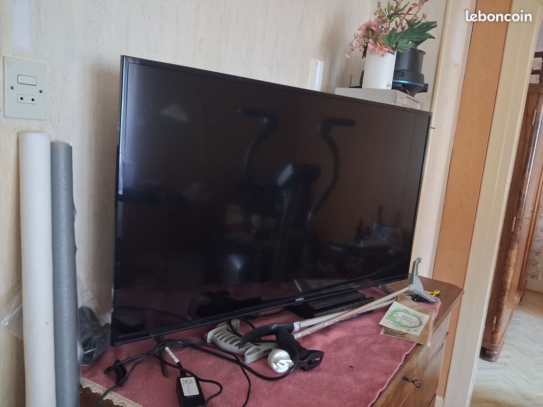 Télé 106cm (40'') Strong (image 1)