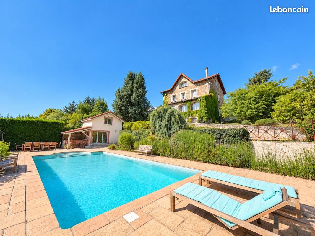 Maison 9 pièces 220 m² · à Saint-Étienne · 220 m² · 2 000 €/mois