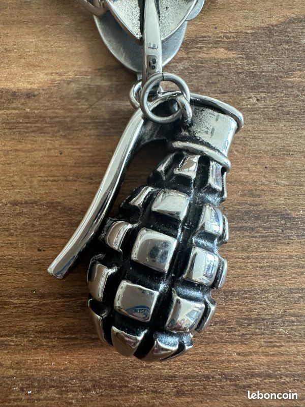 Chaîne tour de cou / grenade (image 2)