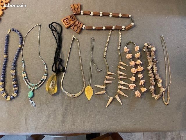 Lot De Colliers Anciens Et Fantaisies - Bijoux D'occasion