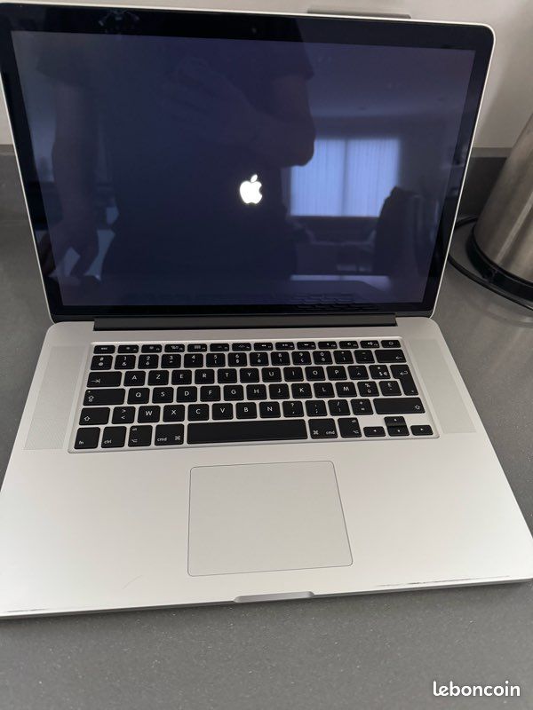 Mac Book pro 15 pouces en excellent état (image 1)