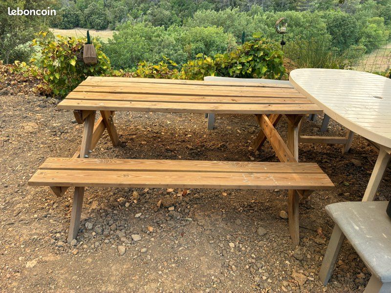 Table extérieur bois (image 1)