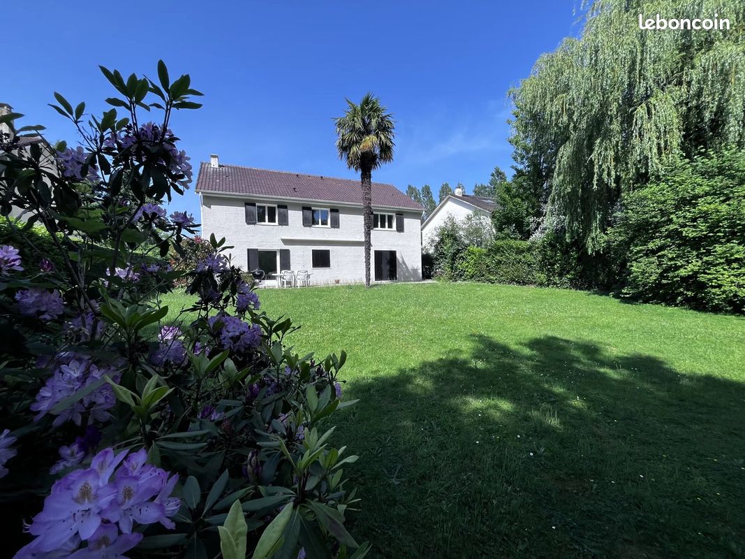 Maison 7 pièces 200 m² · à Voisins-le-Bretonneux · 200 m² · 875 000 €