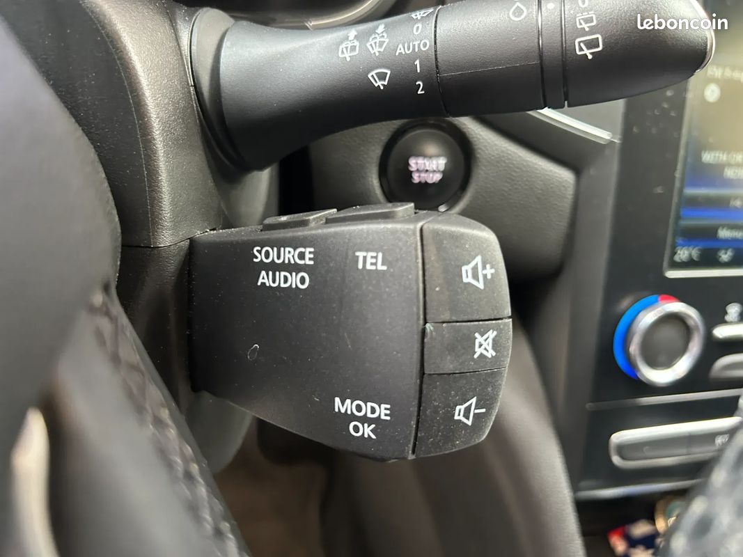 RENAULT Megane 1.3 140ch INTENS - 2020 - CarPlay - Boîte auto - Attelage - Caméra De Recul - Régulateur - Lumière D'Ambiance - Carte Main Libre (image 29)
