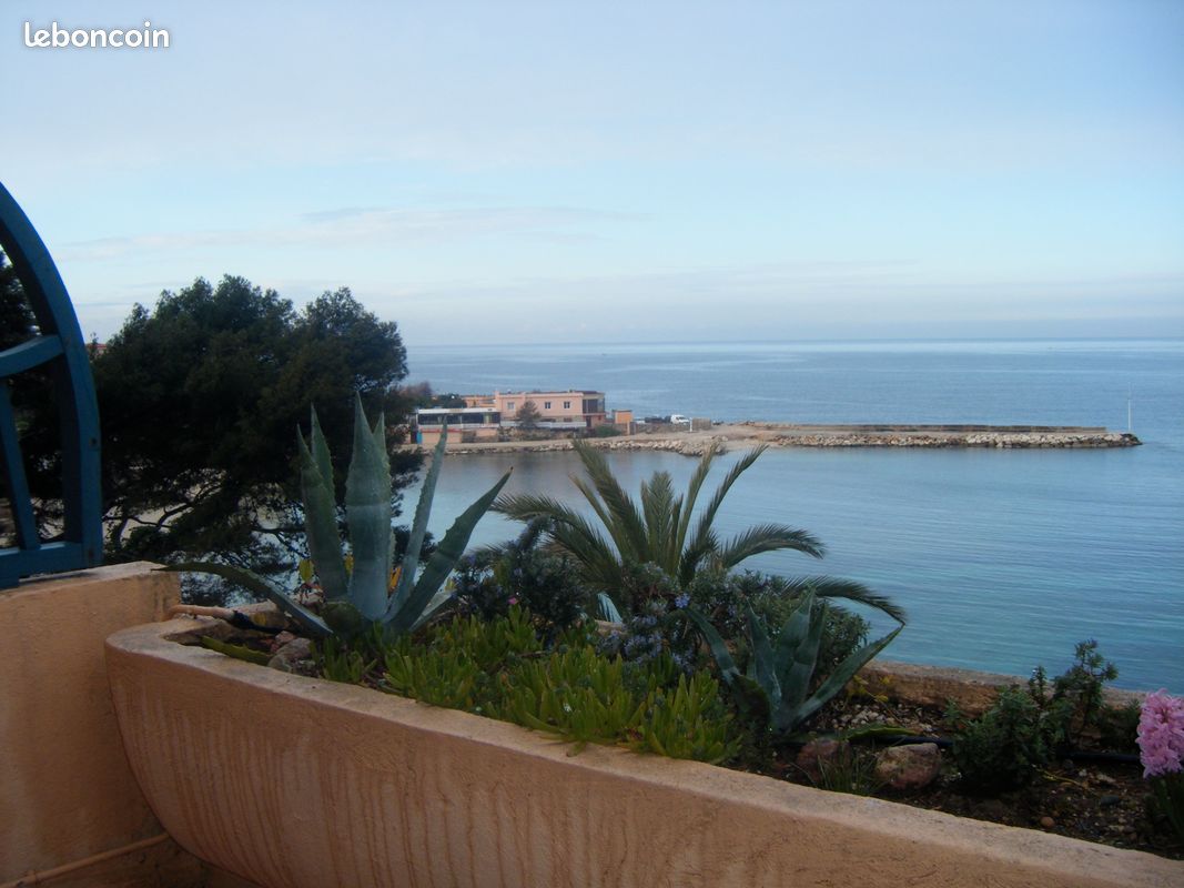Bandol : studio 4 à 6 personnes, grande terrasse sur mer (image 4)