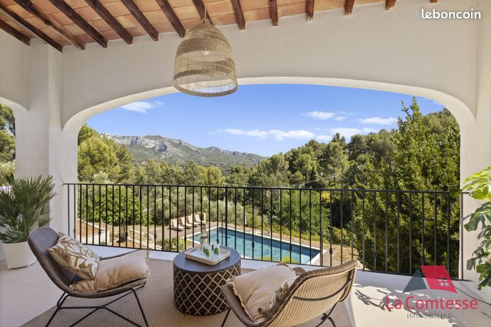 Villa 8 pièces 260 m²