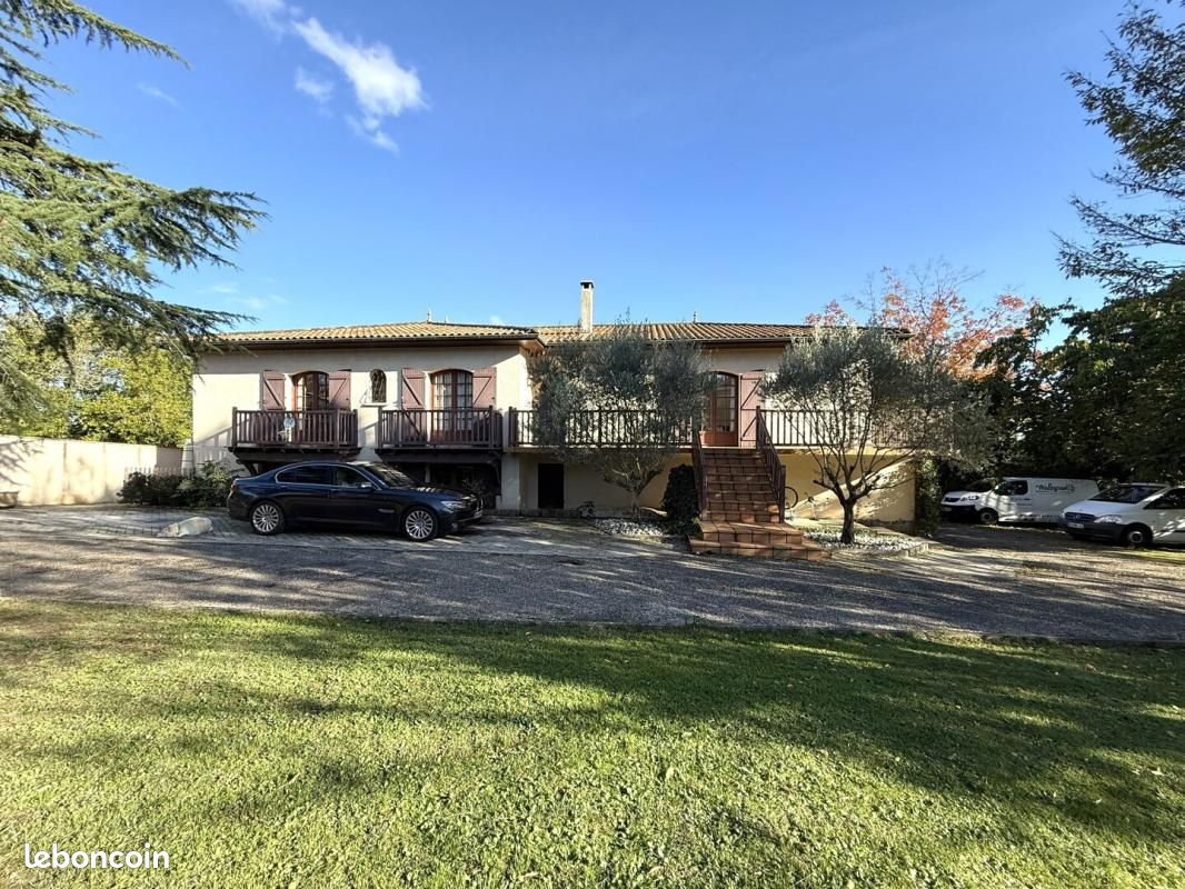 Maison 8 pièces 250 m² · à Bouliac · 250 m² · 550 000 €
