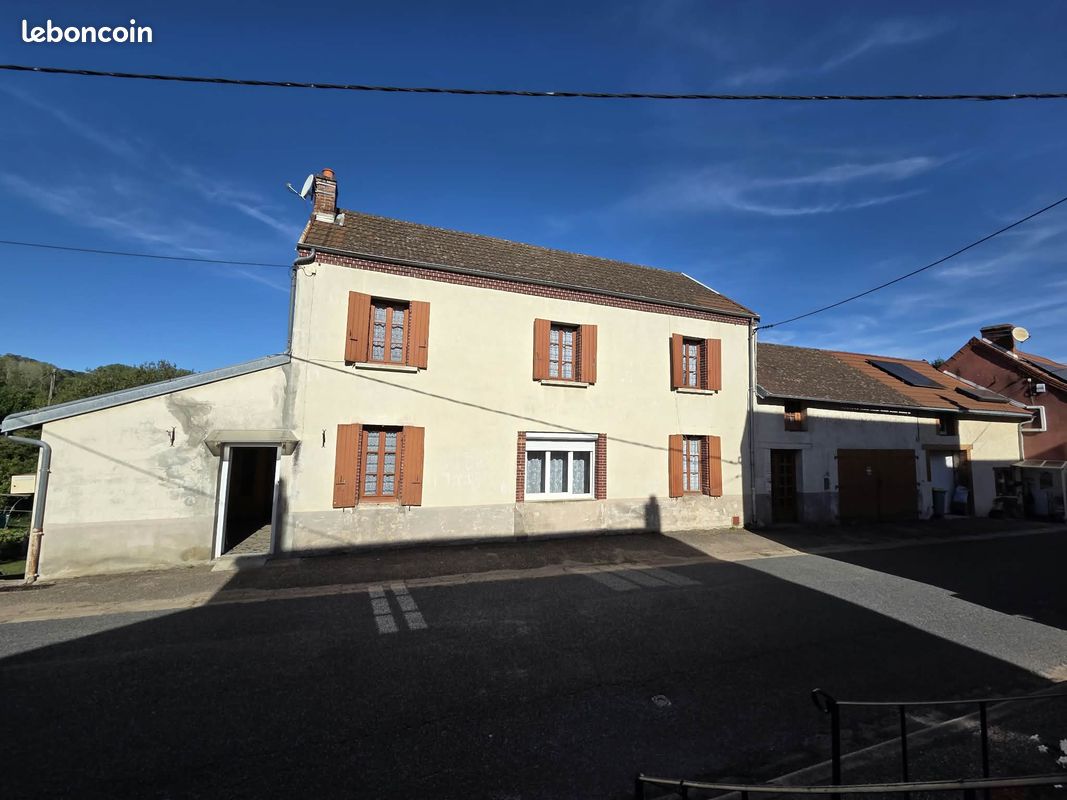 Maison 6 pièces 145 m² · à Arfeuilles · 145 m² · 91 800 €